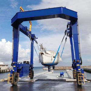 Travel Lift Yacht crane