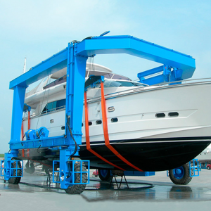 Travel Lift Yacht crane