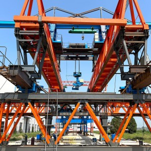 Conveying and Erecting Integrated Bridge Girder Erection Equipment